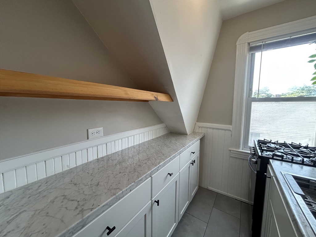 1 bed, 1 bath apartment for rent at 84 Durfee St Unit 3, New Bedford — photo 2 of 10