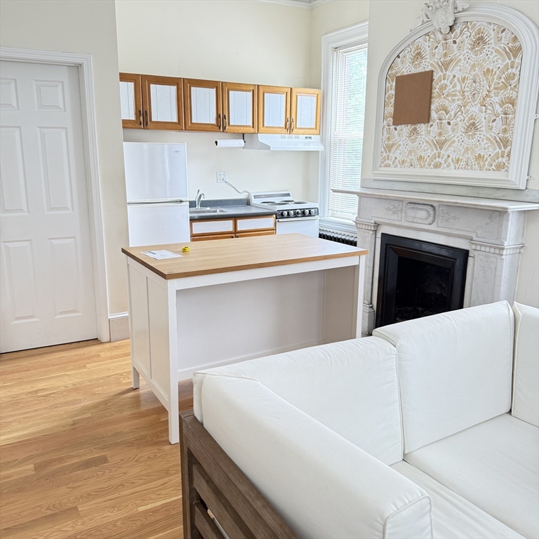 1 bed, 1 bath apartment for rent at 84 Ellery St Unit 3, Mid-Cambridge — photo 1 of 10