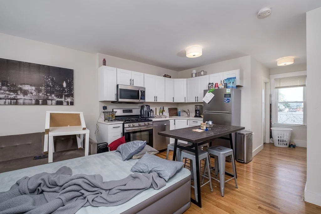 3 bed, 1 bath apartment for rent at 84 Emerson St Unit 3, South Boston — photo 3 of 21