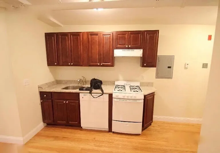 4 bed, 1.5 bath apartment for rent at 84 Fenway Unit 3, Fenway — photo 3 of 11