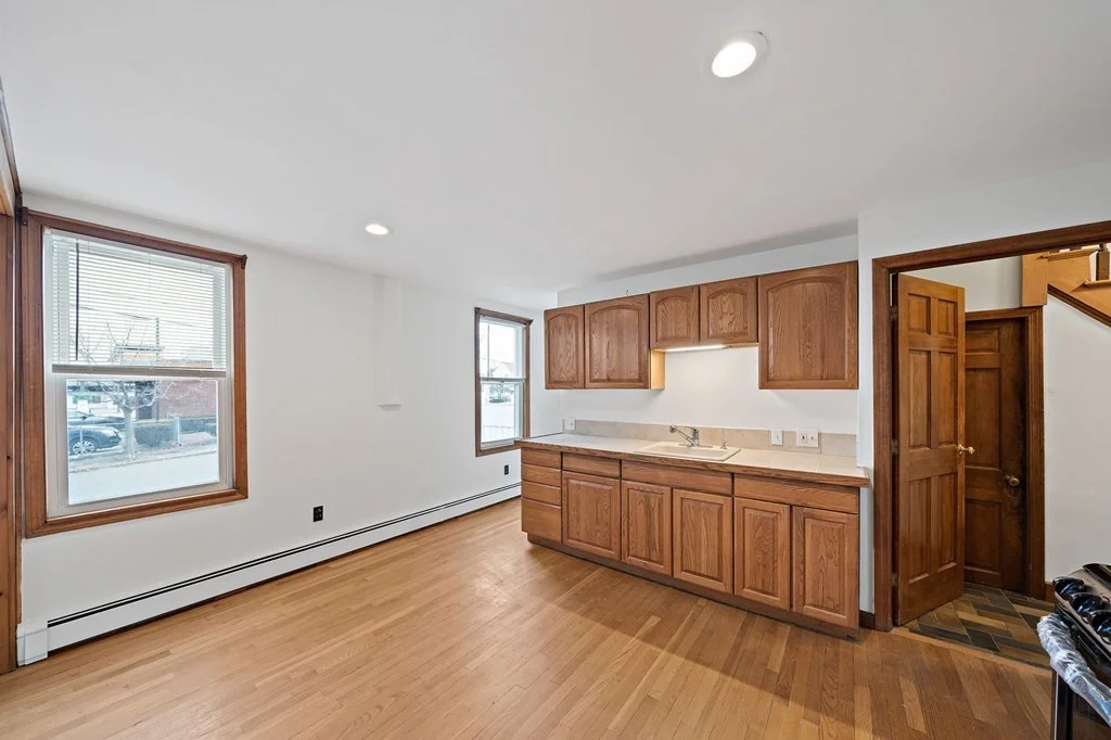 2 bed, 1 bath apartment for rent at 84 Franklin St Unit 1, Quincy Center — photo 3 of 12