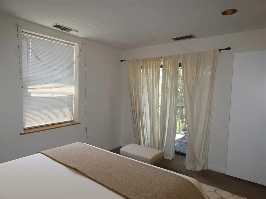 2 bed, 1 bath apartment for rent at 84 Gainsborough St Unit 305W, Fenway — photo 9 of 11