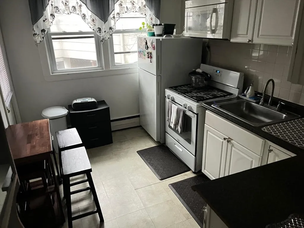 1 bed, 1 bath apartment for rent at 84 Garfield Ave Unit 2, Revere — photo 4 of 6