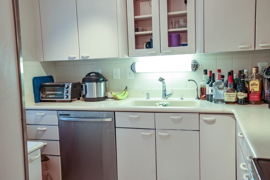 3 bed, 1 bath apartment for rent at 84 Gordon Unit 203, Brighton — photo 5 of 24