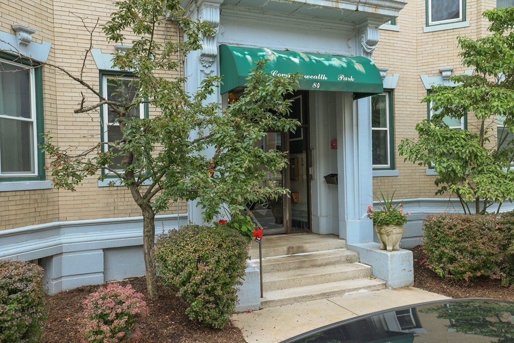 3 bed, 1 bath apartment for rent at 84 Gordon Unit 203, Brighton — photo 3 of 24