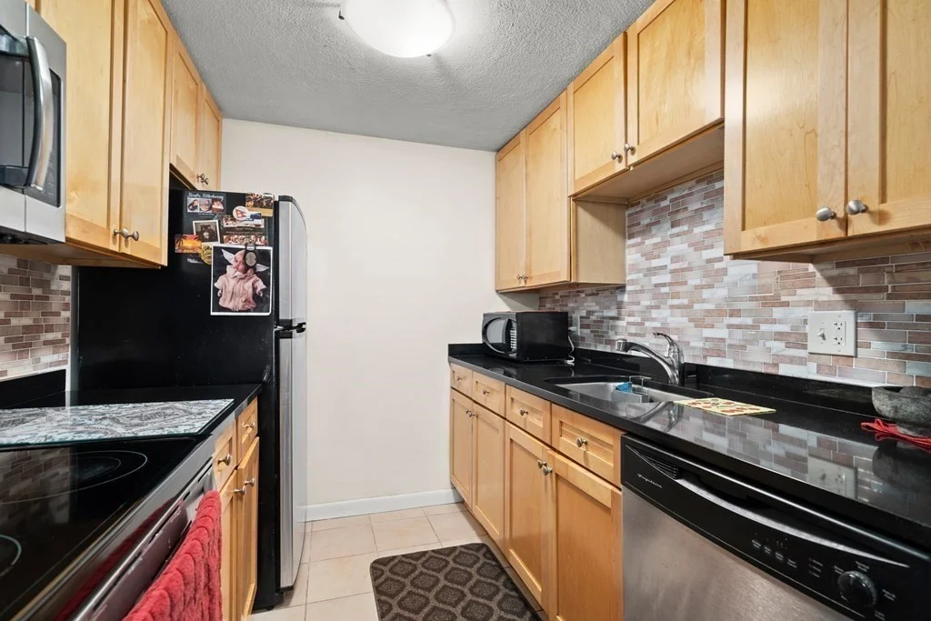 2 bed, 1 bath apartment for rent at 84 Grant St Unit 8, Winter Hill — photo 2 of 7