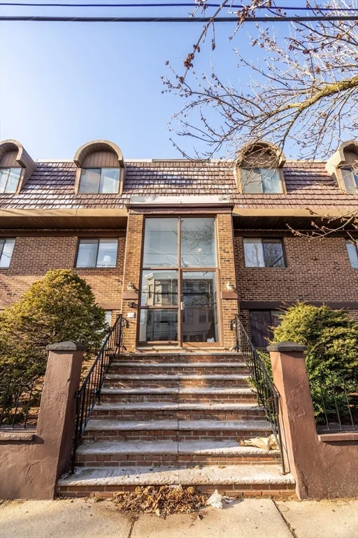 2 bed, 1 bath apartment for rent at 84 Grant St Unit 8, Winter Hill — photo 6 of 7