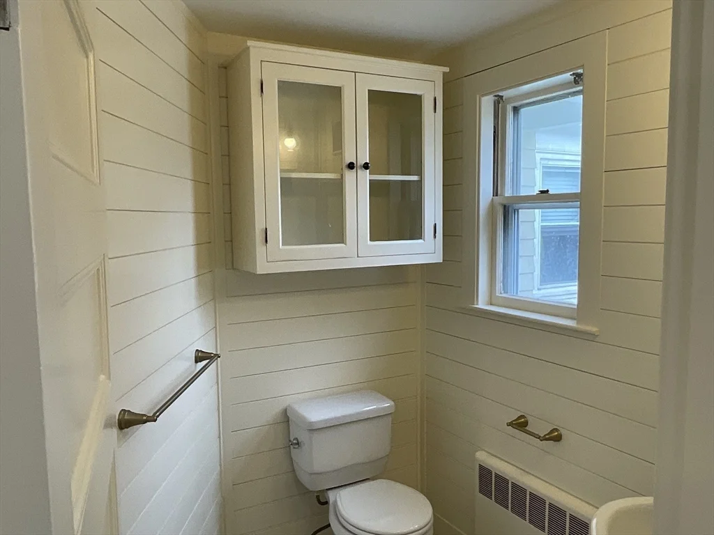 1 bed, 1 bath apartment for rent at 84 Humphrey Unit 1R, Swampscott — photo 9 of 16