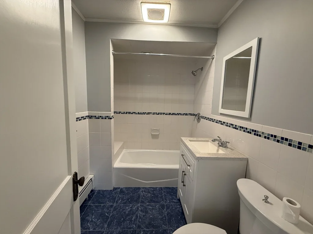 2 bed, 1 bath apartment for rent at 84 Lawrence St Unit 1, Glenwood — photo 10 of 24