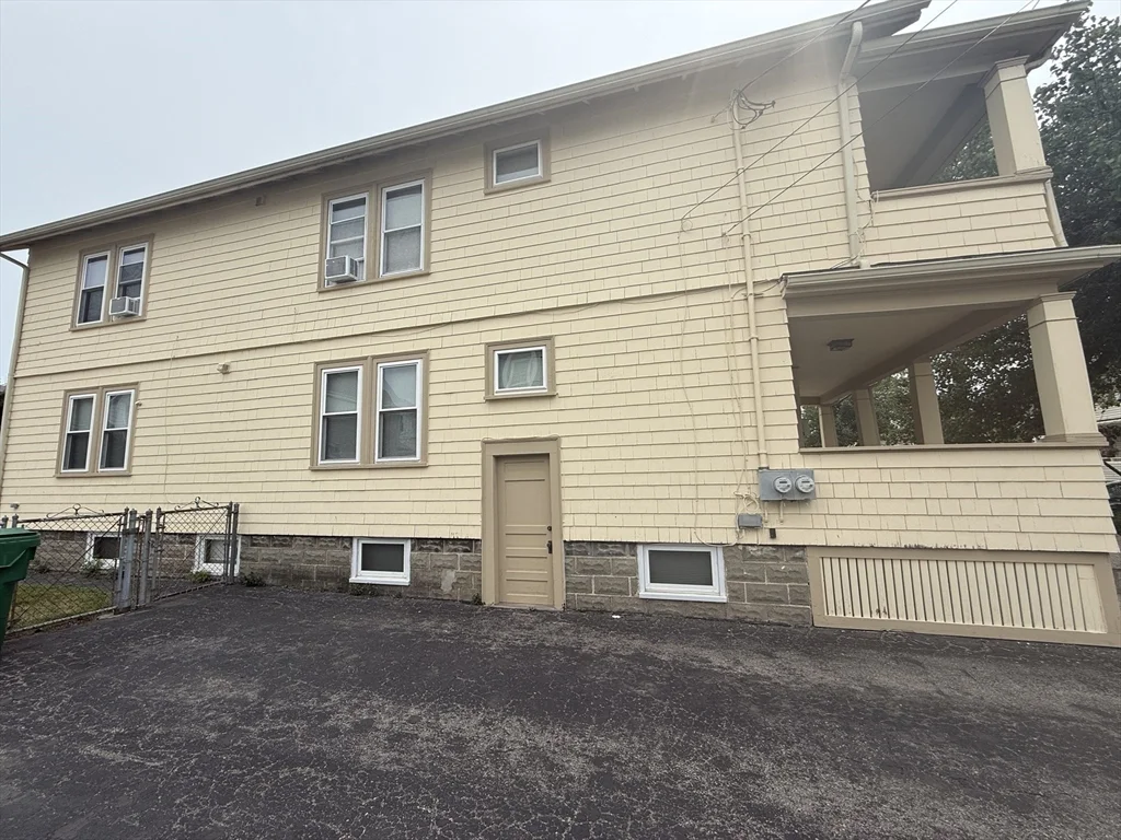 2 bed, 1 bath apartment for rent at 84 Lawrence St Unit 1, Glenwood — photo 3 of 24