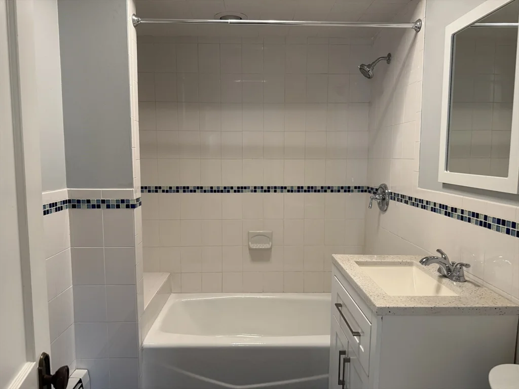 2 bed, 1 bath apartment for rent at 84 Lawrence St Unit 1, Glenwood — photo 9 of 24