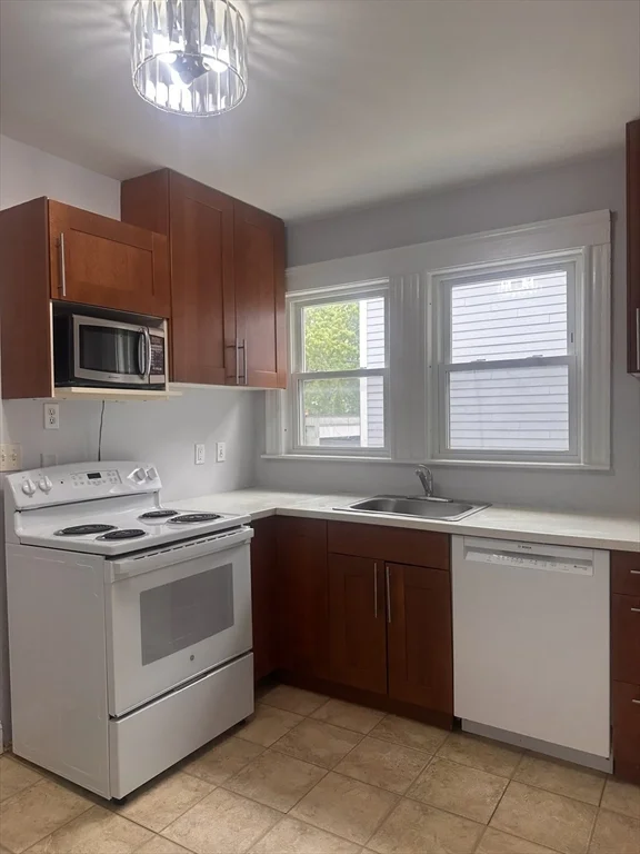 3 bed, 1 bath apartment for rent at 84 Lawton St Unit 1, Coolidge Corner — photo 9 of 19