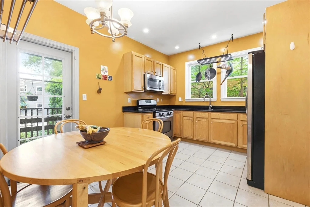 3 bed, 1 bath apartment for rent at 84 Line St Unit 2, Union Square — photo 4 of 19