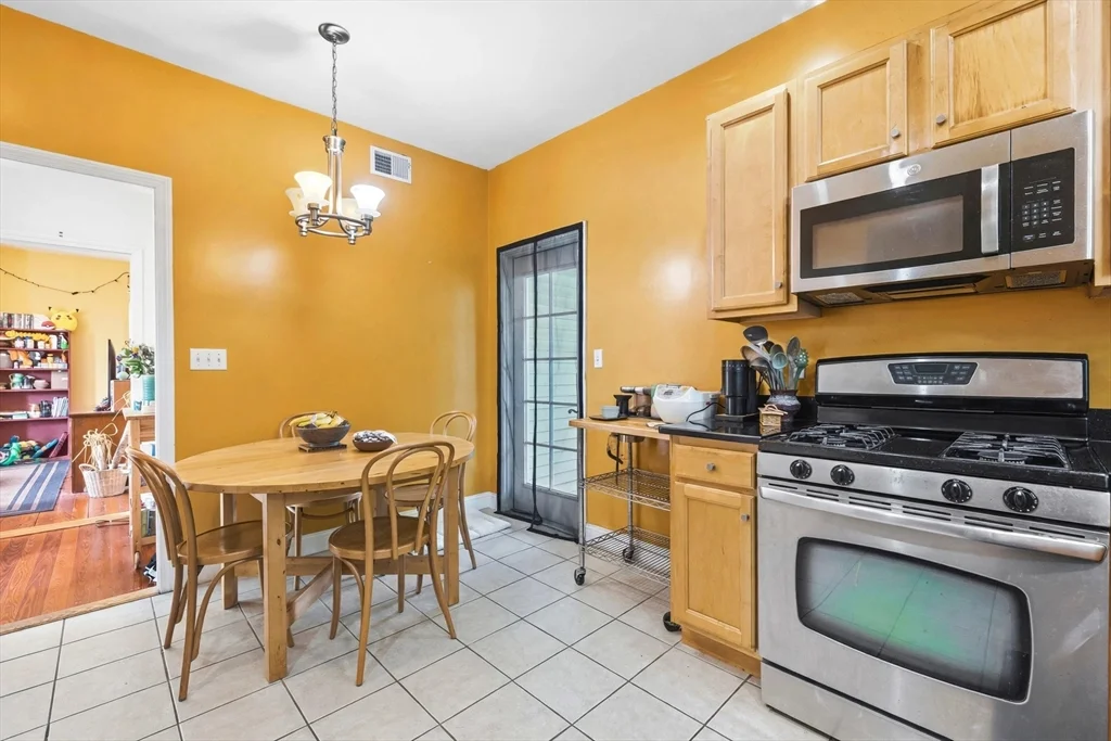 3 bed, 1 bath apartment for rent at 84 Line St Unit 2, Union Square — photo 6 of 19