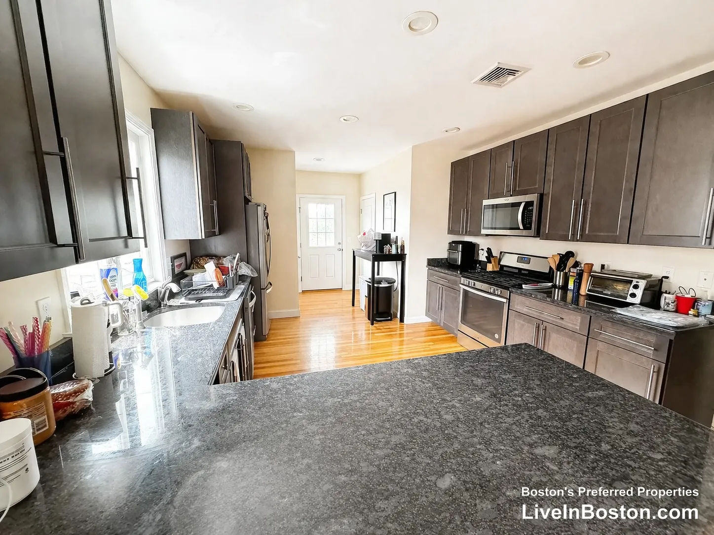 6 bed, 3 bath apartment for rent at 84 Litchfield St Unit 84, Brighton — photo 2 of 8