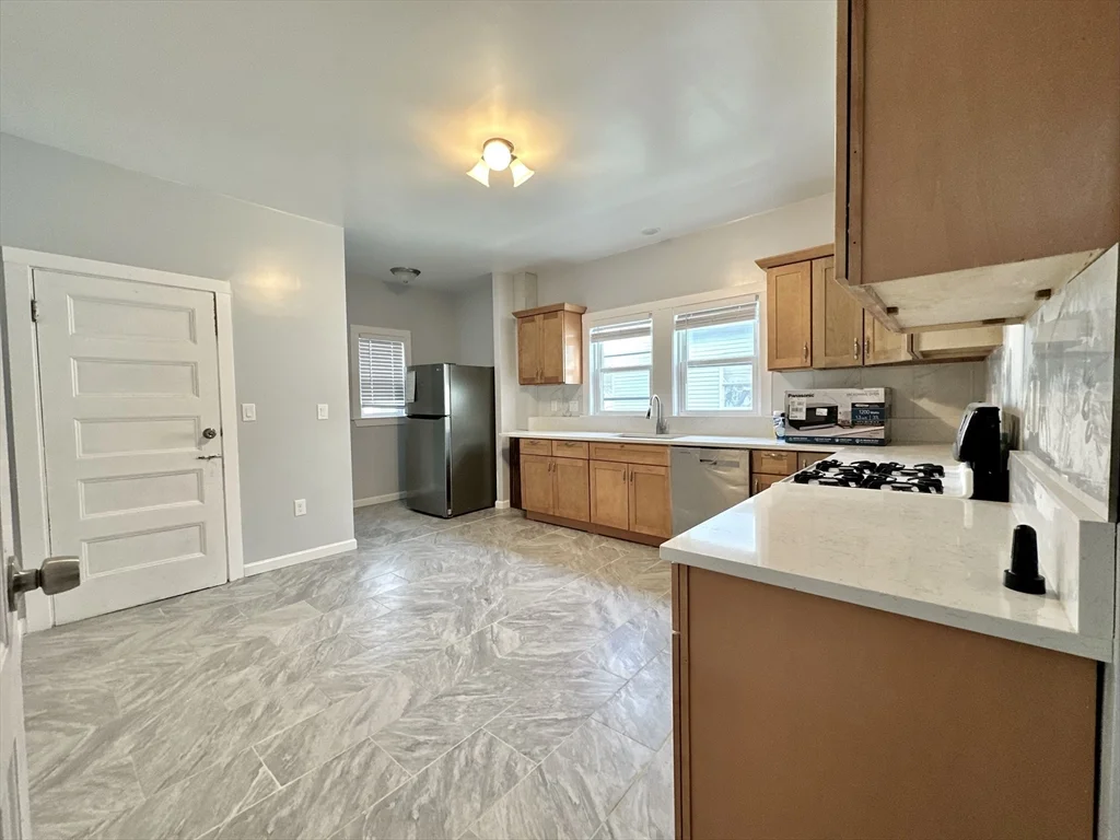 4 bed, 1 bath apartment for rent at 84 Lonsdale St Unit 2, Dorchester — photo 7 of 18