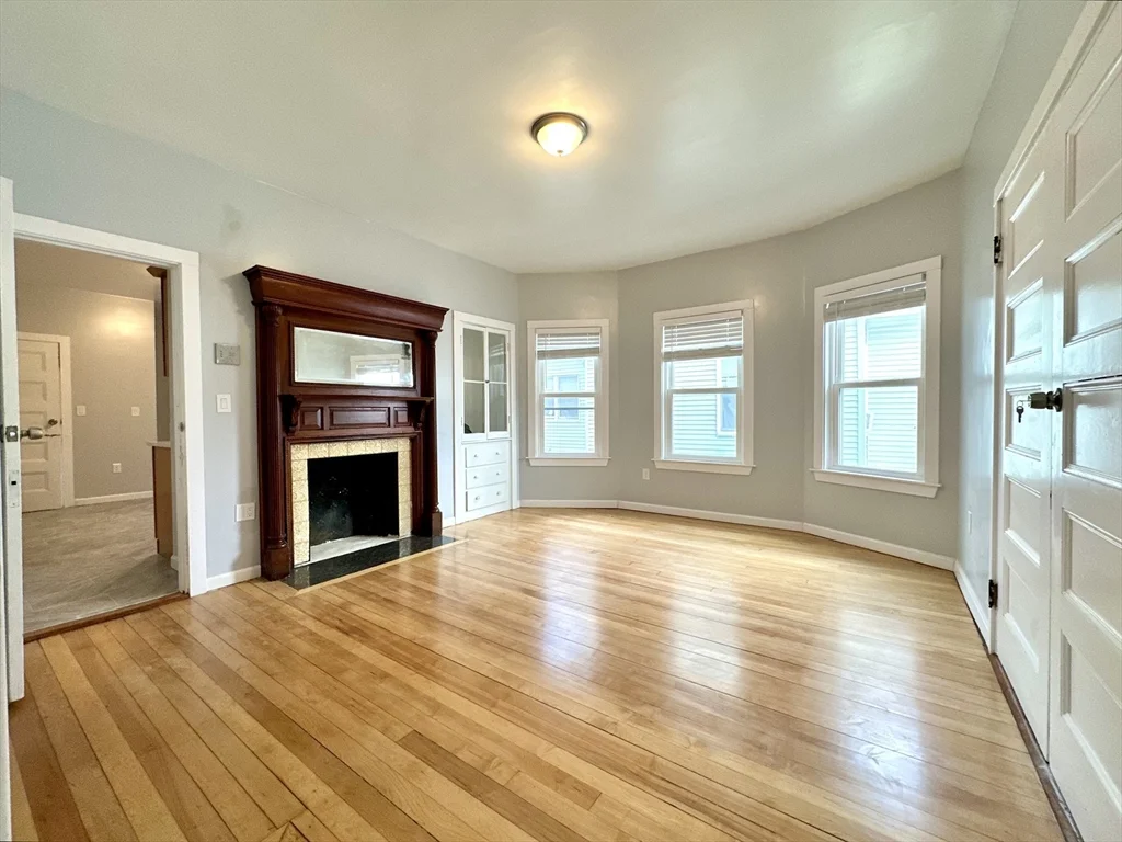 4 bed, 1 bath apartment for rent at 84 Lonsdale St Unit 2, Dorchester — photo 4 of 18