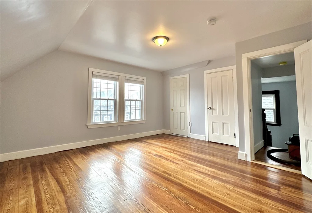 4 bed, 1 bath apartment for rent at 84 Lonsdale St Unit 2, Dorchester — photo 11 of 18