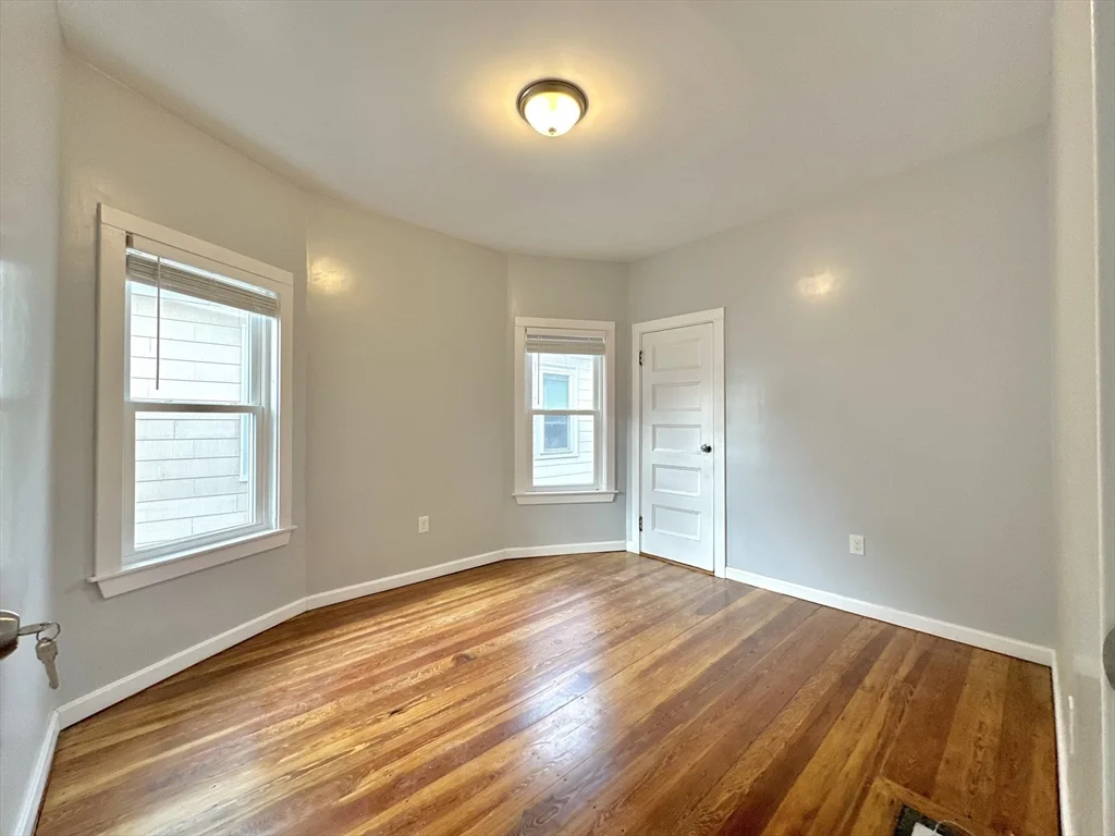 4 bed, 1 bath apartment for rent at 84 Lonsdale St Unit 2, Dorchester — photo 6 of 18