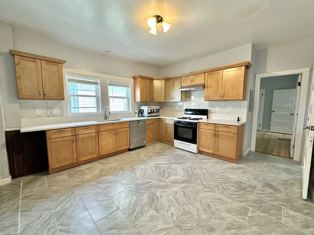 4 bed, 1 bath apartment for rent at 84 Lonsdale St Unit 2, Dorchester — photo 8 of 18