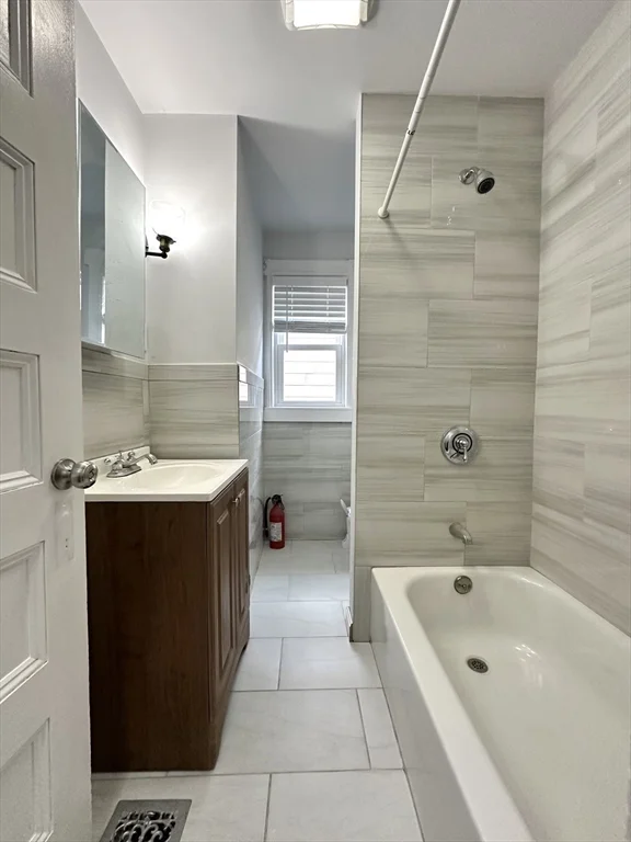 4 bed, 1 bath apartment for rent at 84 Lonsdale St Unit 2, Dorchester — photo 15 of 18