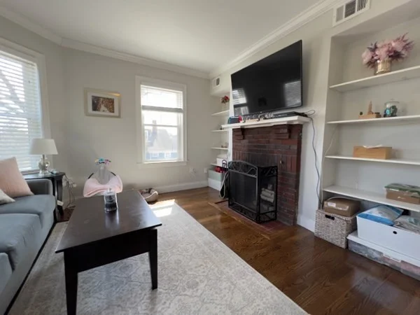3 bed, 1 bath apartment for rent at 84 Maple St Unit 2, West Roxbury — photo 5 of 19