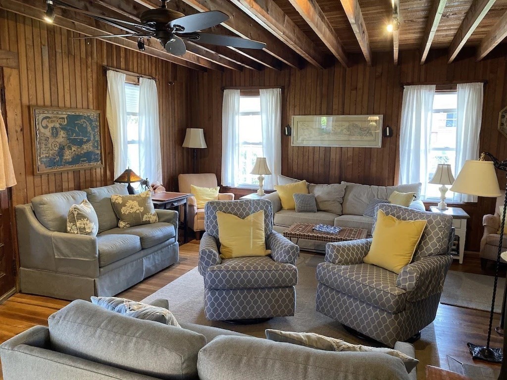 4 bed, 1 bath apartment for rent at 84 Mayflower Rd, Sagamore Beach — photo 3 of 23