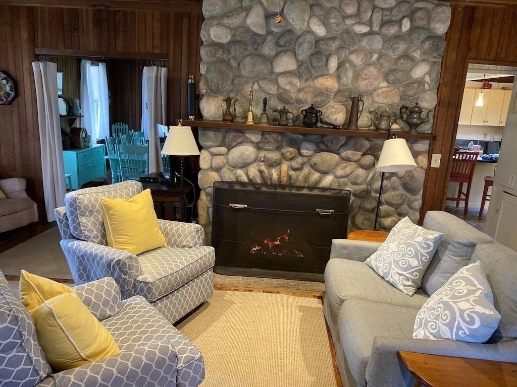 4 bed, 1 bath apartment for rent at 84 Mayflower Rd, Sagamore Beach — photo 4 of 23