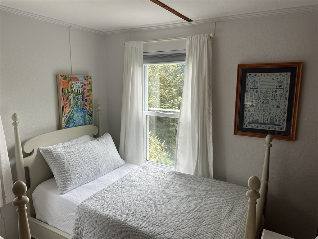 4 bed, 1 bath apartment for rent at 84 Mayflower Rd, Sagamore Beach — photo 15 of 23
