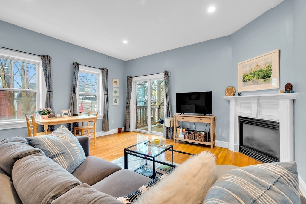 2 bed, 1 bath apartment for rent at 84 O St Unit 2, South Boston