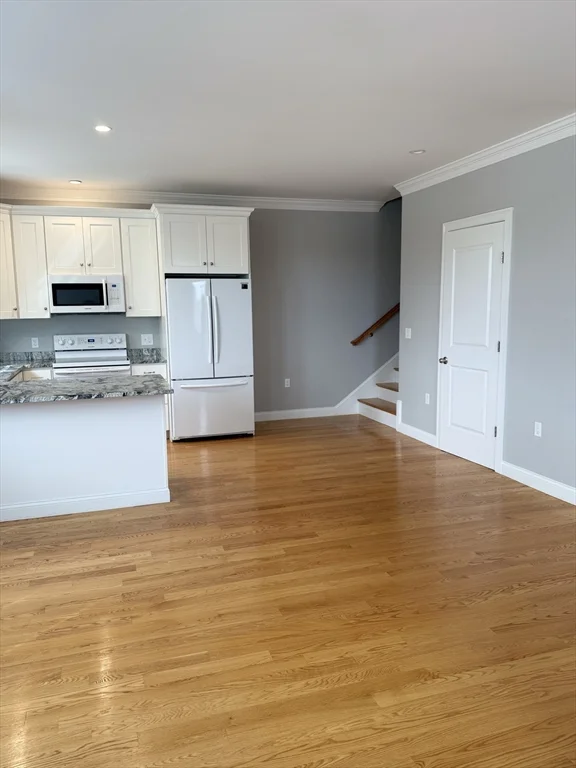 2 bed, 1 bath apartment for rent at 84 Pearl St Unit 1, Five Corners — photo 3 of 20