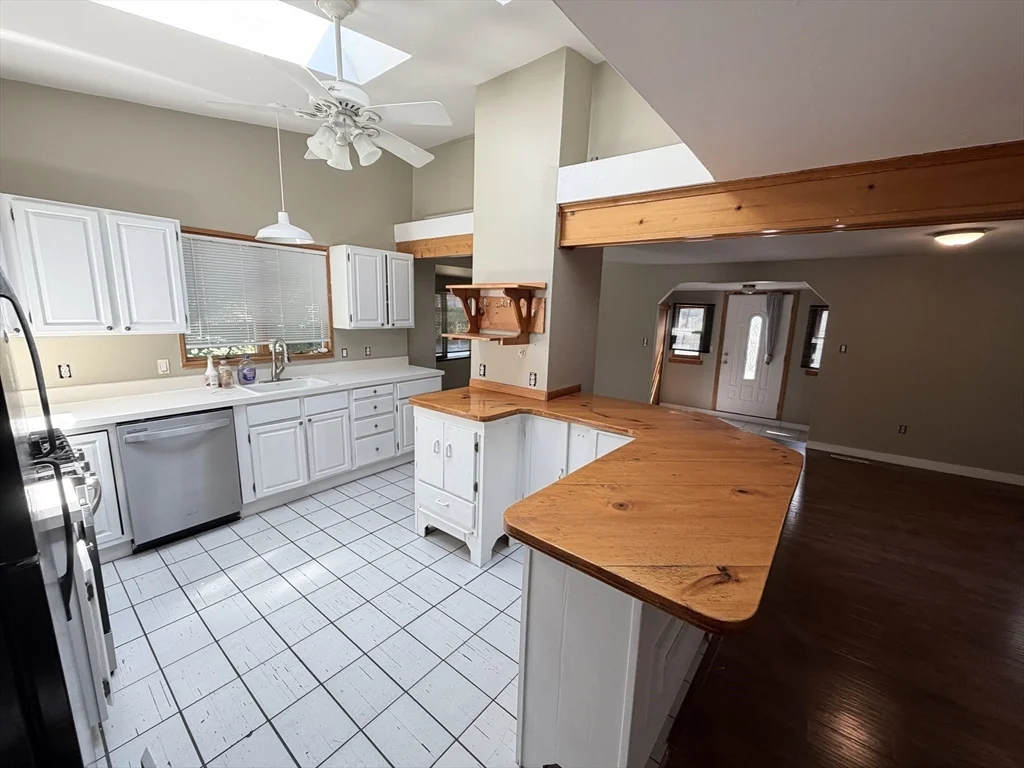 2 bed, 1 bath apartment for rent at 84 Perry St, Weymouth — photo 4 of 16