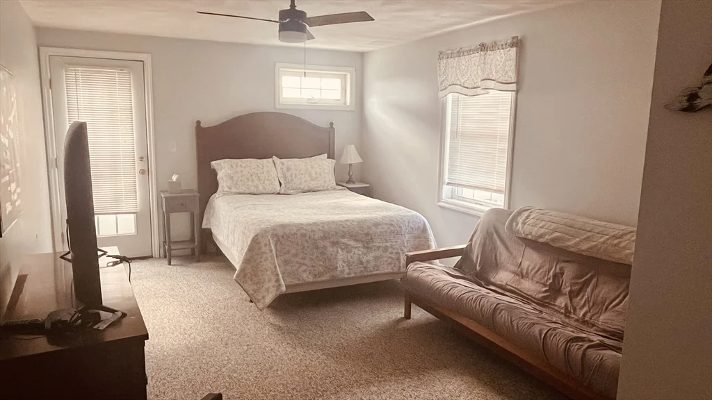 3 bed, 2 bath apartment for rent at 84 Railroad Ave Unit B, Salisbury — photo 12 of 19
