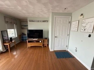 3 bed, 2 bath apartment for rent at 84 Railroad Ave Unit B, Salisbury — photo 4 of 19