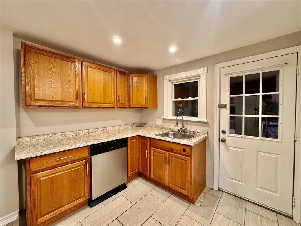 2 bed, 1 bath apartment for rent at 84 Reed St Unit 84, West Side — photo 7 of 20