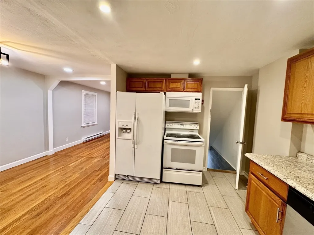 2 bed, 1 bath apartment for rent at 84 Reed St Unit 84, West Side — photo 8 of 20