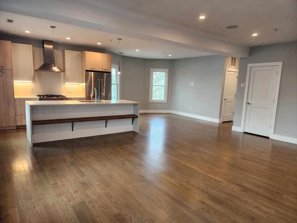 3 bed, 2 bath apartment for rent at 84 Romsey St Unit 3, Dorchester — photo 2 of 20