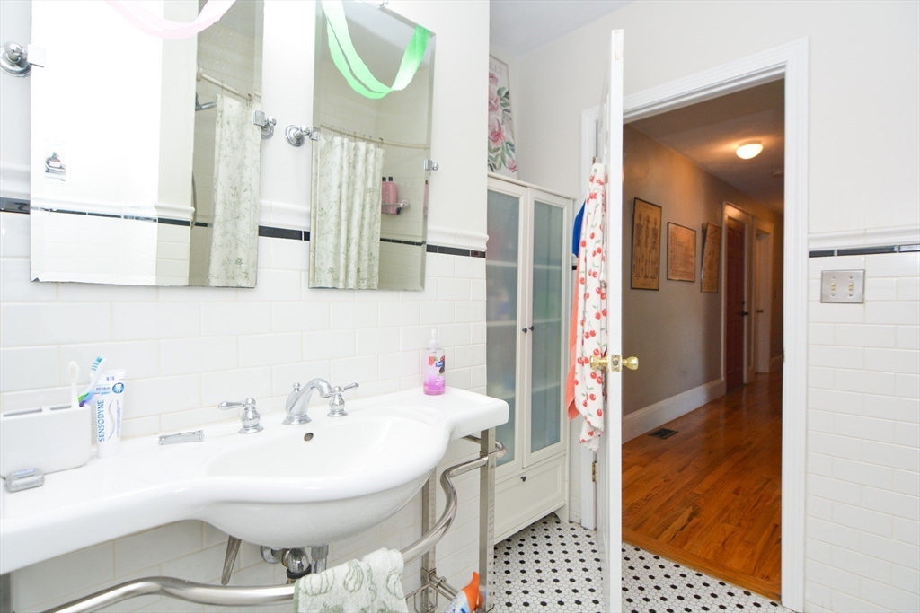 3 bed, 1 bath apartment for rent at 84 Roseclair St Unit 1, Dorchester — photo 9 of 14