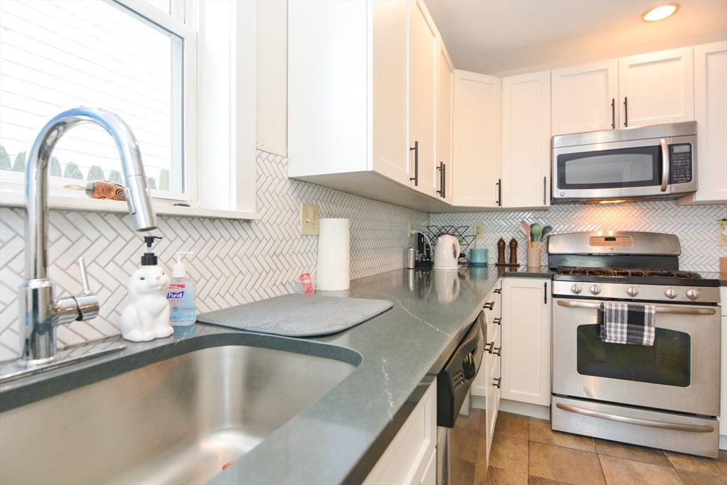 3 bed, 1 bath apartment for rent at 84 Roseclair St Unit 1, Dorchester — photo 3 of 14