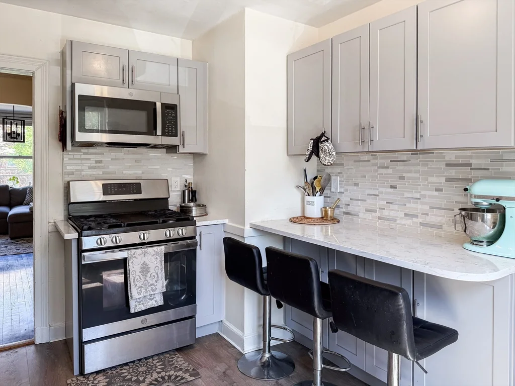 2 bed, 1 bath apartment for rent at 84 Strathmore Rd Unit 4, Brighton — photo 3 of 14