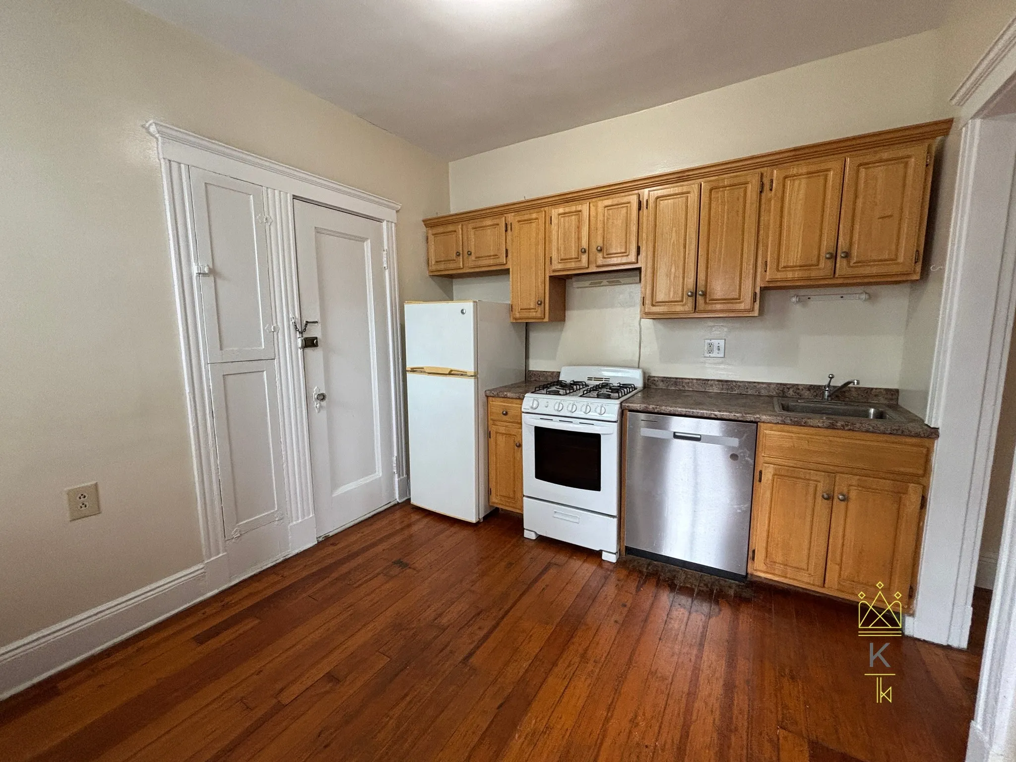 2 bed, 1 bath apartment for rent at 84 Sutherland Rd Unit 011, Brighton — photo 2 of 20