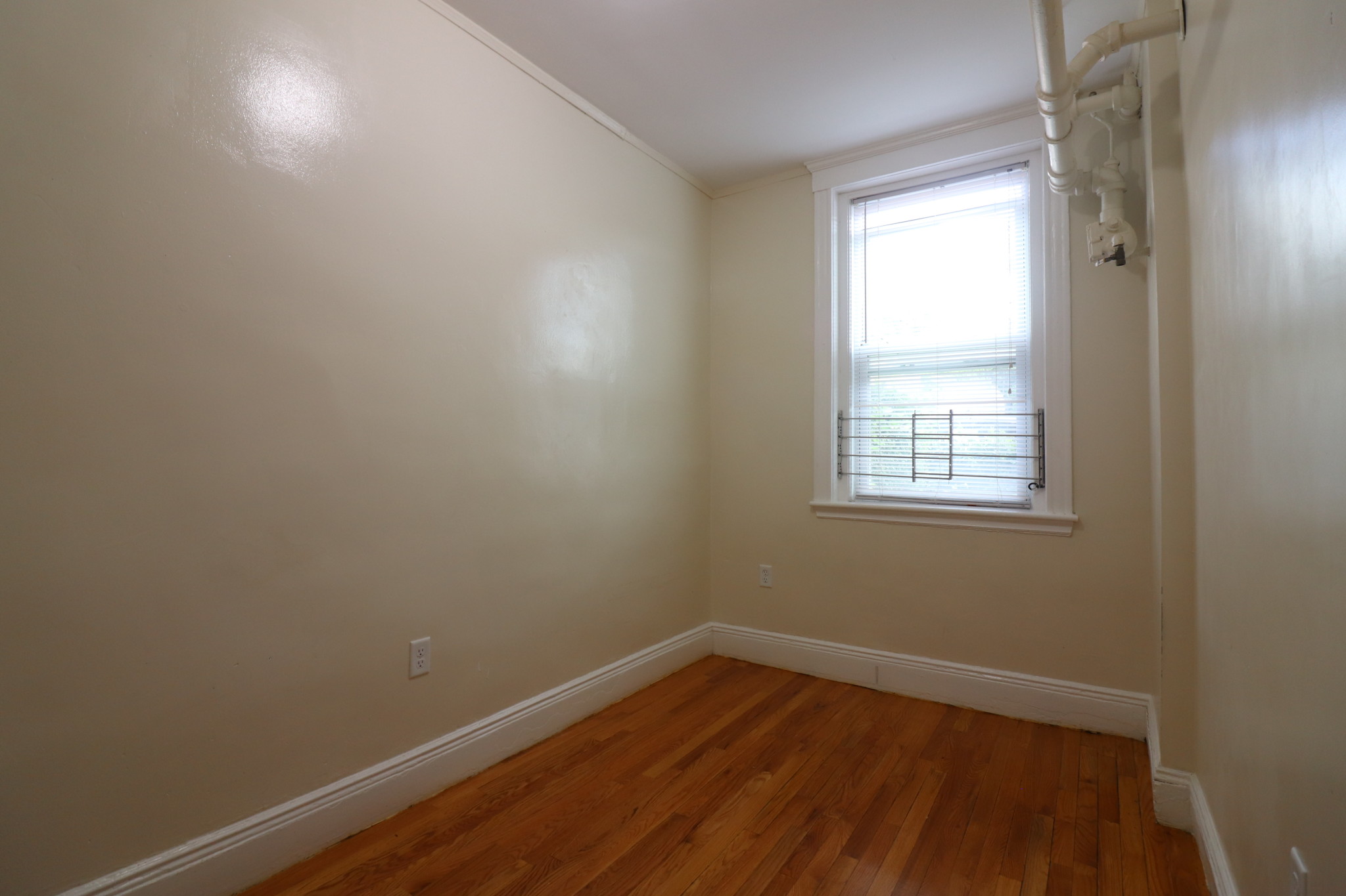 1.5 bed, 1 bath apartment for rent at 84 Sutherland Rd Unit 1, Brighton — photo 16 of 24