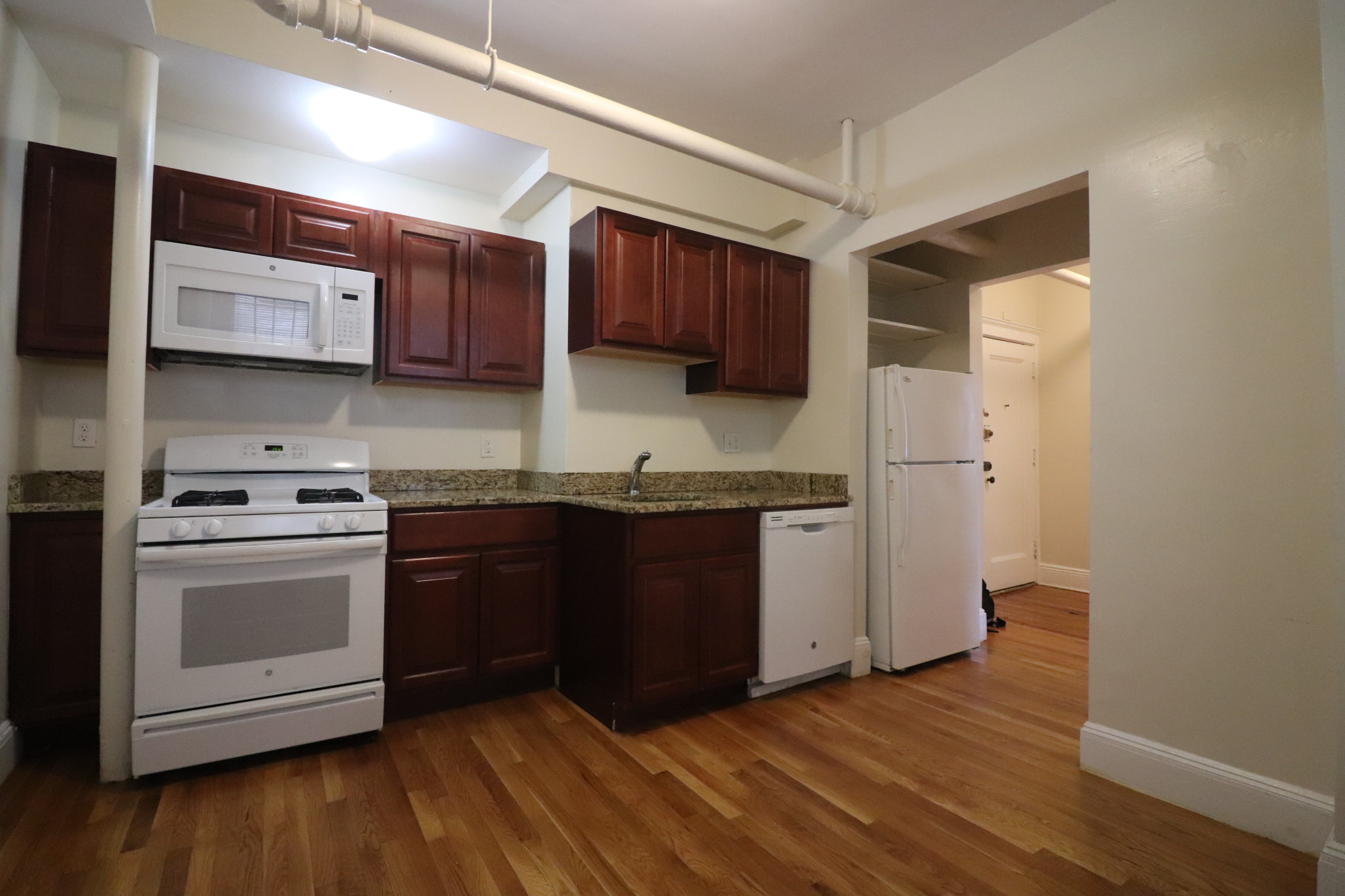 1.5 bed, 1 bath apartment for rent at 84 Sutherland Rd Unit 1, Brighton — photo 3 of 24
