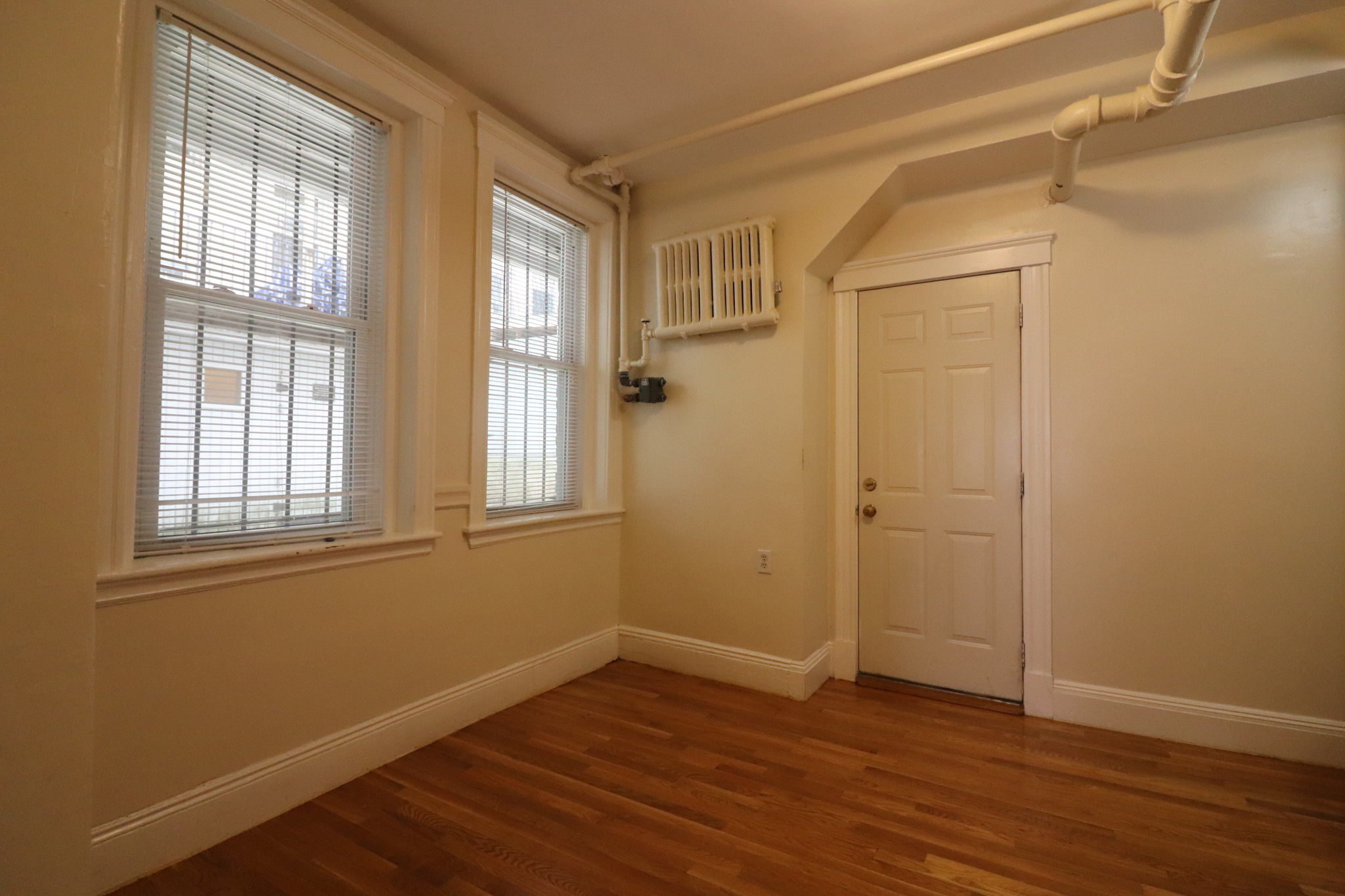 1.5 bed, 1 bath apartment for rent at 84 Sutherland Rd Unit 1, Brighton — photo 19 of 24