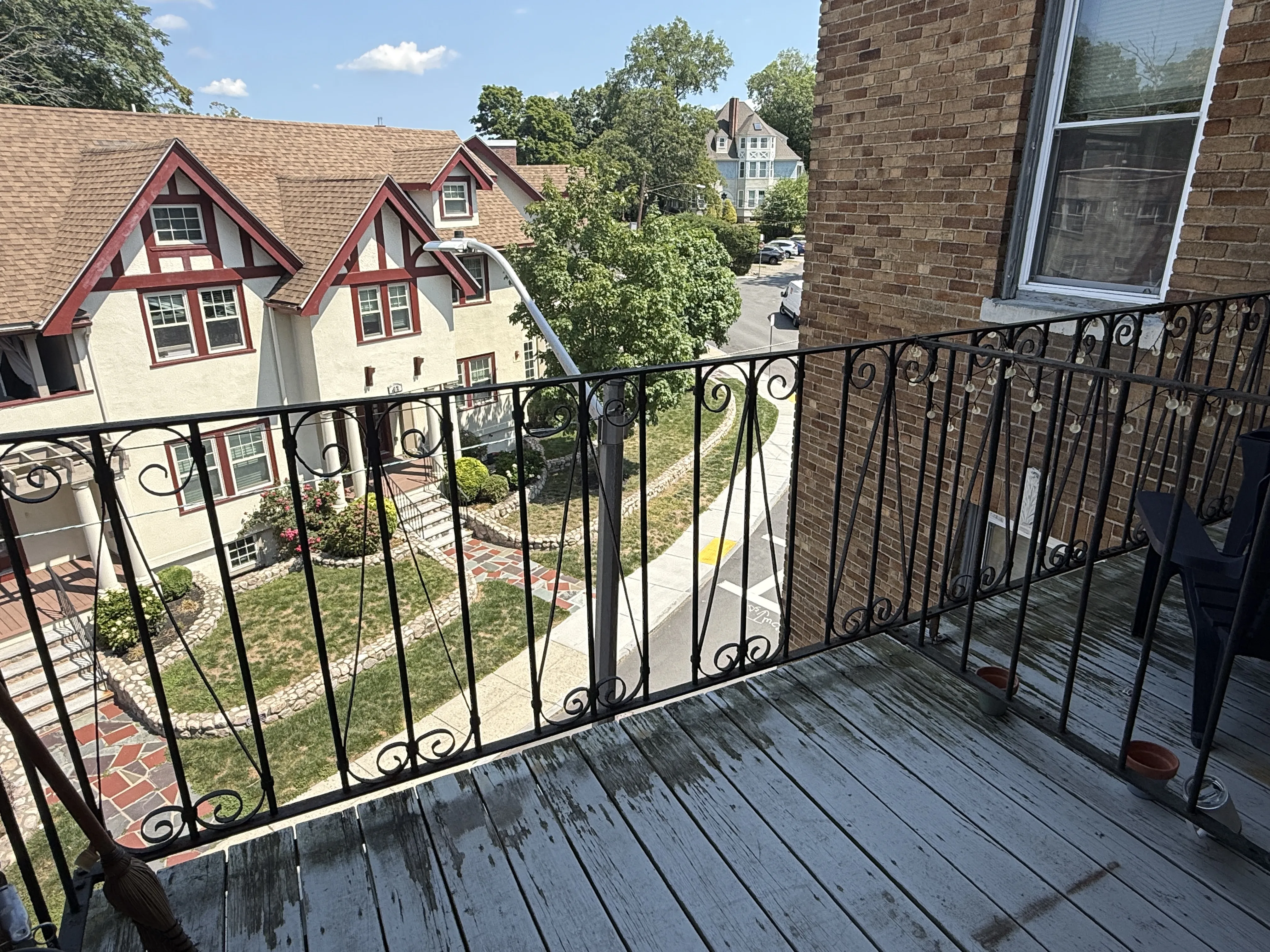 2 bed, 1 bath apartment for rent at 84 Sutherland Rd Unit 13, Brighton — photo 3 of 11