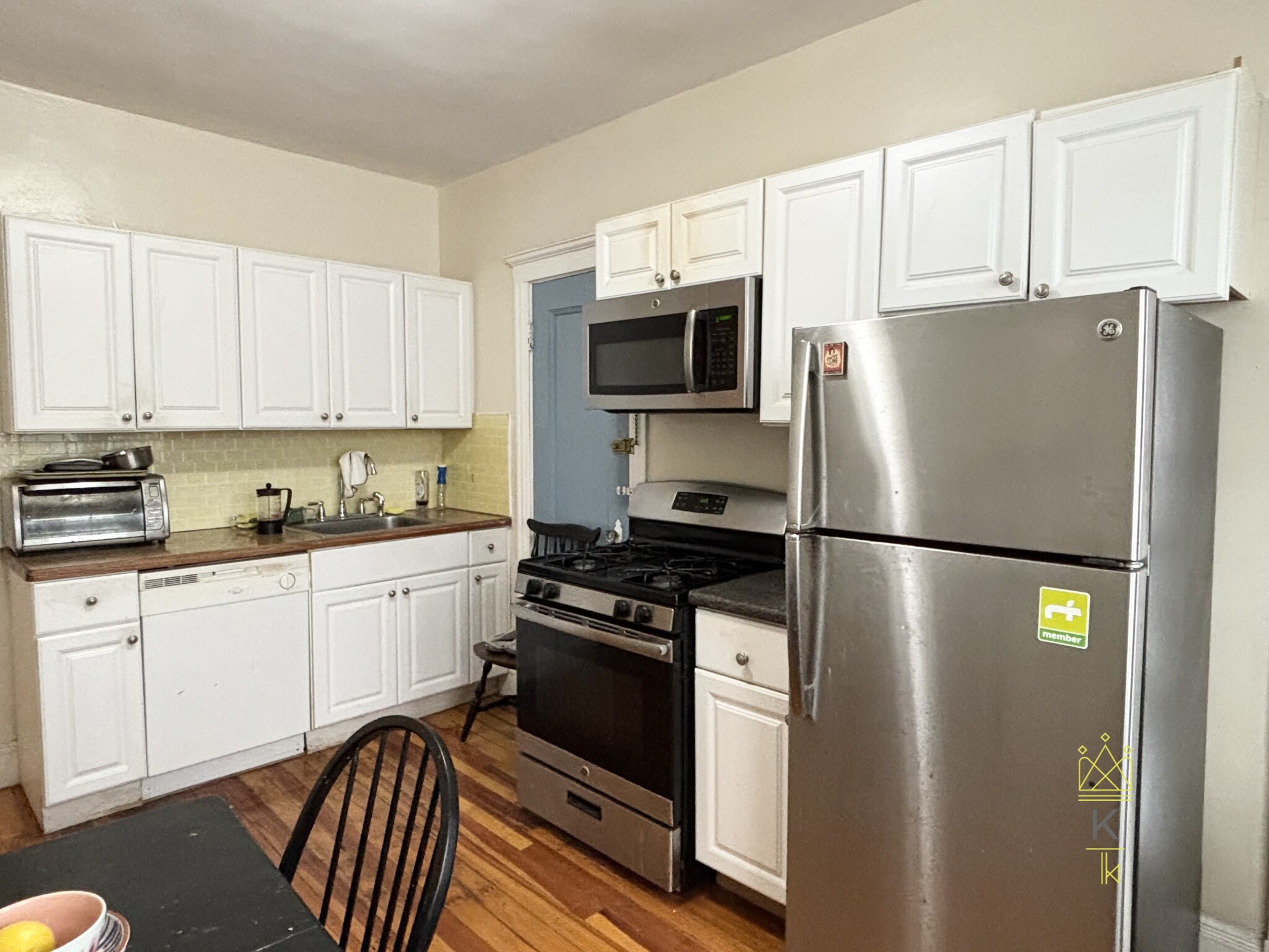 2 bed, 1 bath apartment for rent at 84 Sutherland Rd Unit 8, Brighton — photo 4 of 12