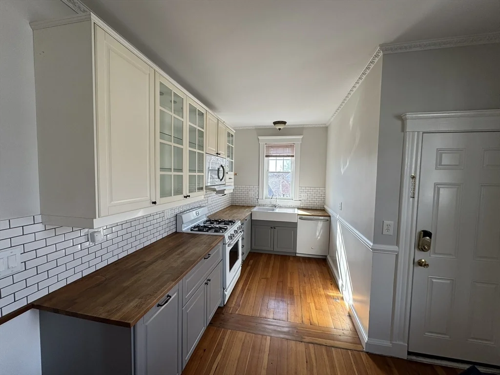 2 bed, 1 bath apartment for rent at 84 Tudor St Unit 6, Chelsea — photo 4 of 14