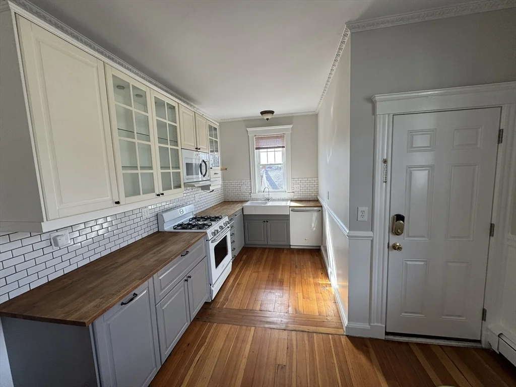 2 bed, 1 bath apartment for rent at 84 Tudor St Unit 6, Chelsea — photo 2 of 14