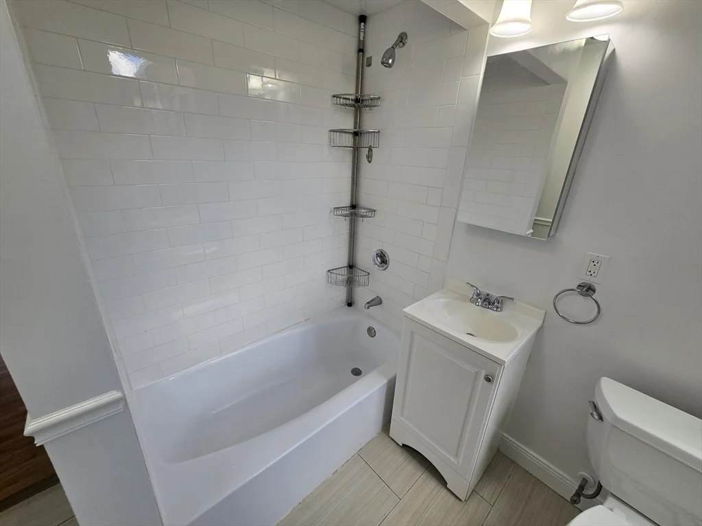 1 bed, 1 bath apartment for rent at 84 W Cedar St Unit 7, Beacon Hill — photo 4 of 4