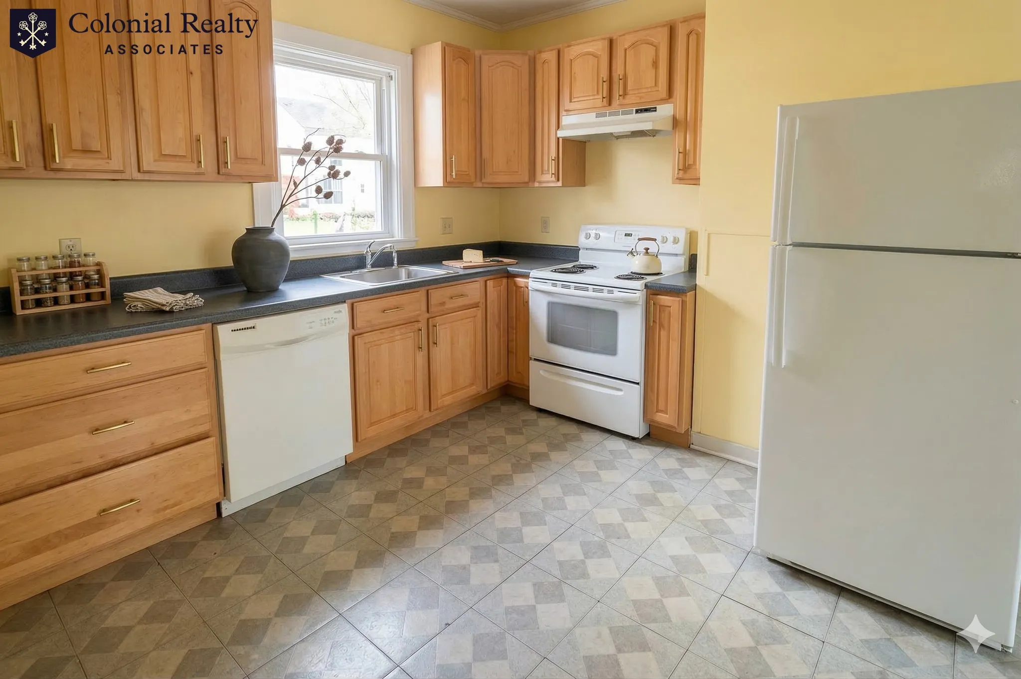 4 bed, 1 bath apartment for rent at 84 Walker St Unit 1, Newtonville — photo 2 of 8